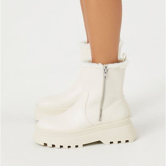 NWT Forever 21 Cream Faux Fur Bootie Size 7 - Picture 2 of 10